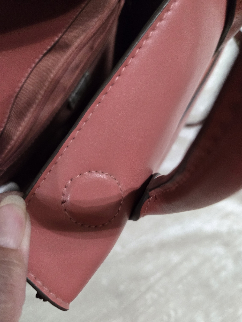 Elegant Rose-Pink  Faux Leather Top-Handle Crossbody Bag . - Picture 7 of 7